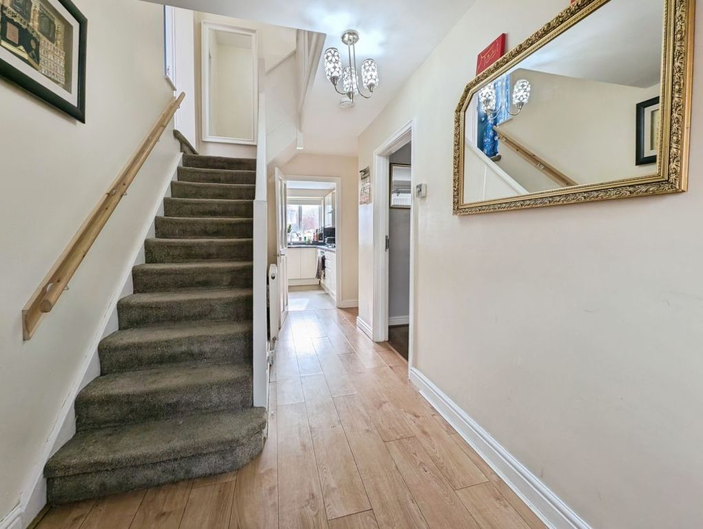 Property photo 3 of 12 Photo 8