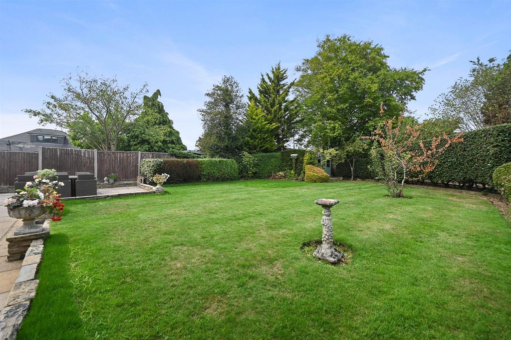 Property photo 2 of 16 Garden (2).Jpg