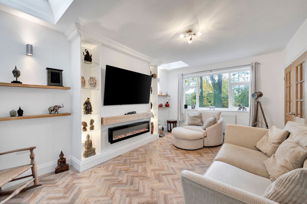 Property photo 3 of 25