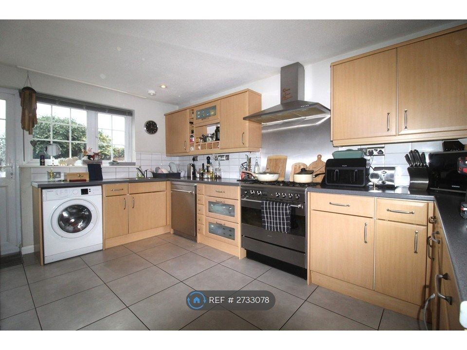 Property photo 3 of 10 Kitchen