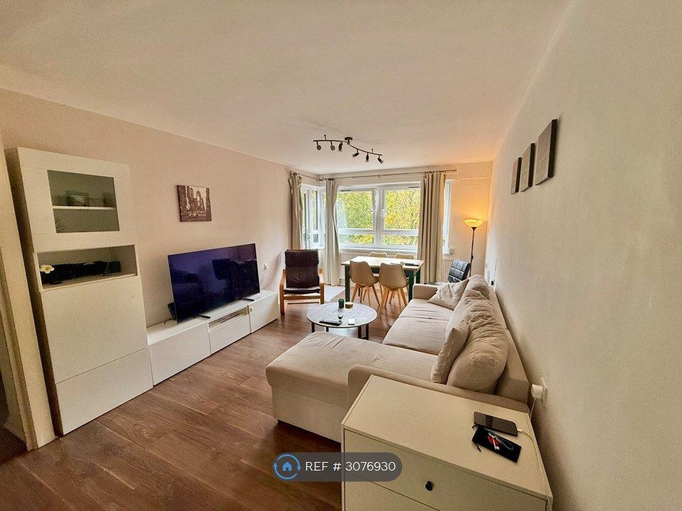 Property photo 1 of 17 Living Room