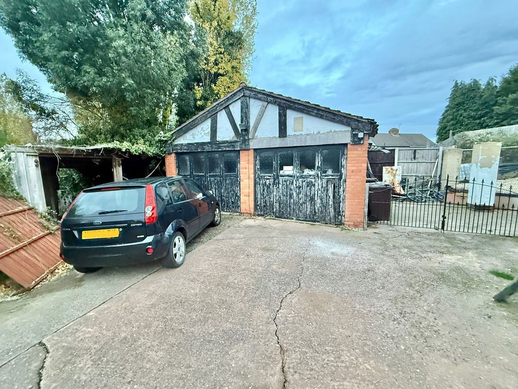 Property photo 2 of 23