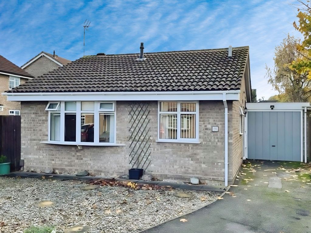 Property photo 1 of 6 Harwood Drive, Hinckley