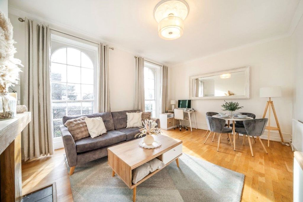 Property photo 2 of 10 Living Room