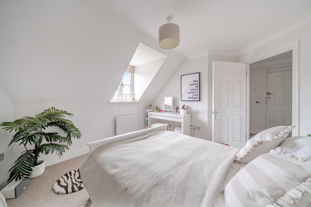 Property photo 2 of 17 1416570-2-6995E2A...