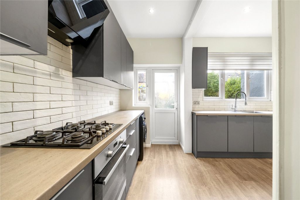 Property photo 2 of 13 Picture No. 12