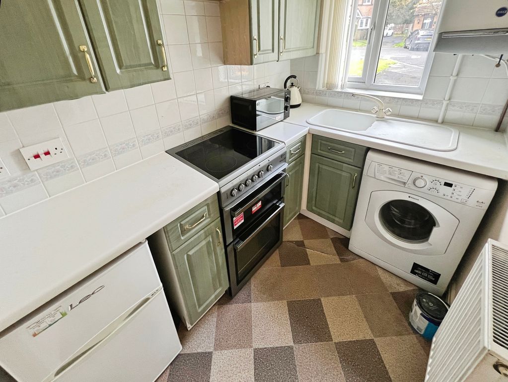 Property photo 3 of 9 Kitchen