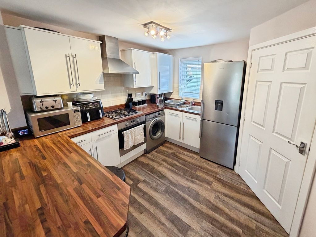 Property photo 2 of 12 Kitchen