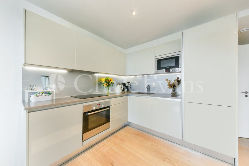 Property photo 2 of 8 Kitchen