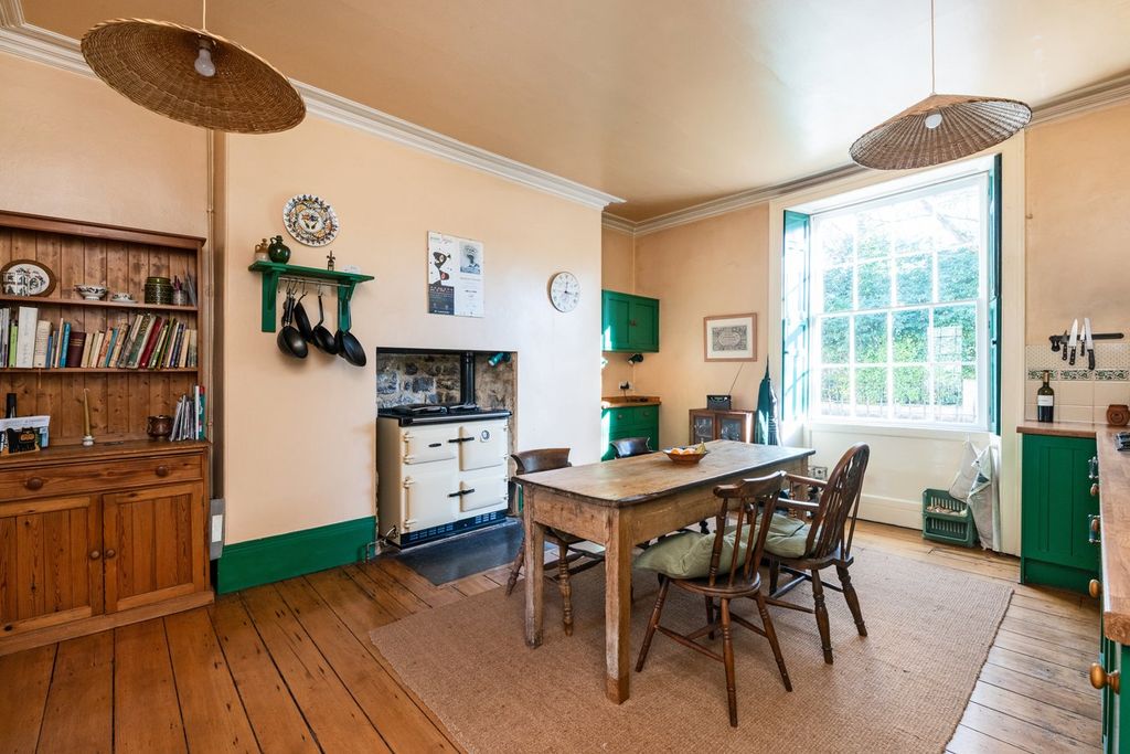 Property photo 3 of 25