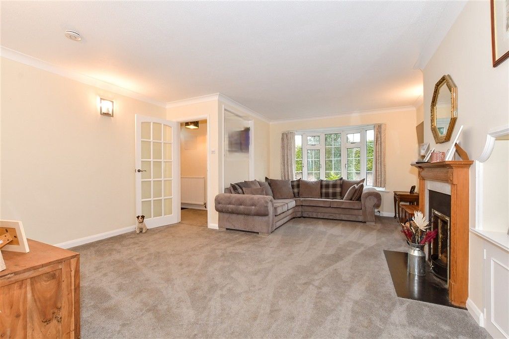 Property photo 1 of 19 Lounge.