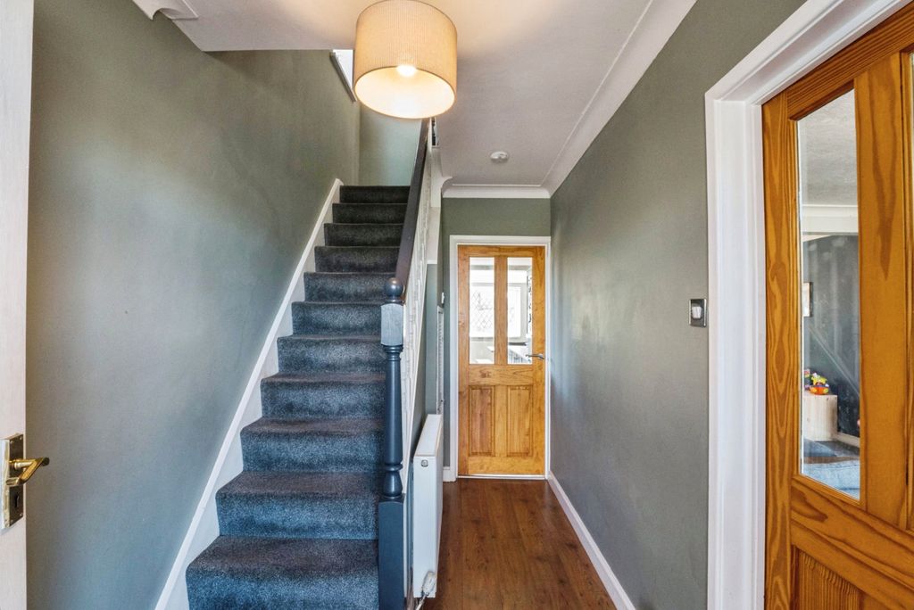 Property photo 2 of 20 Entrance Hallway