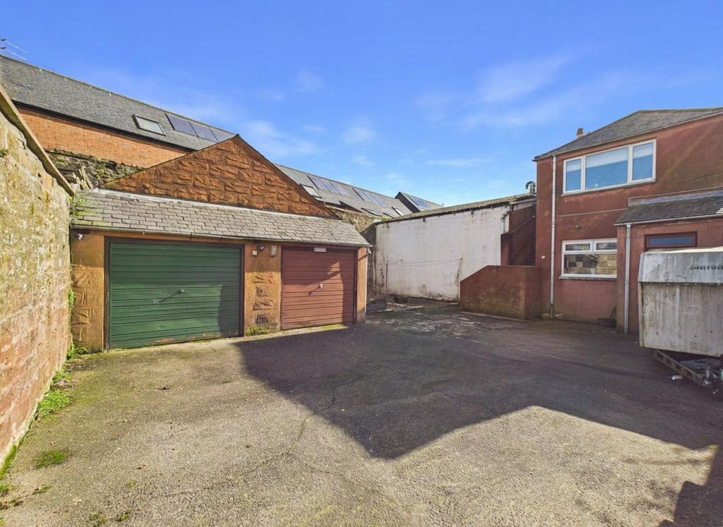 Property photo 1 of 14 Courtyard/Parking/Garage