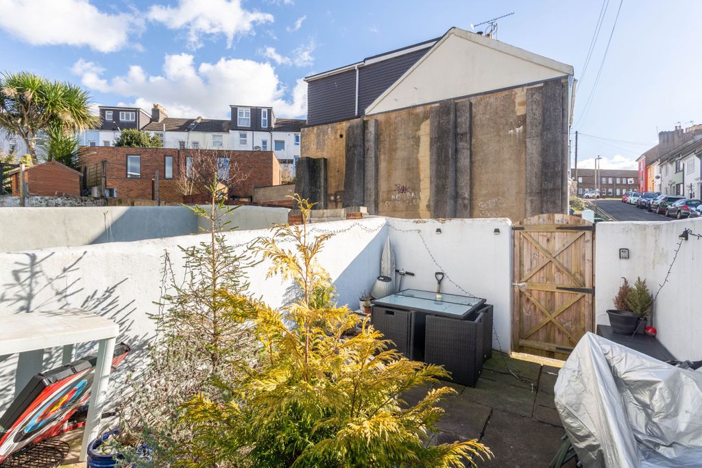 Property photo 3 of 12