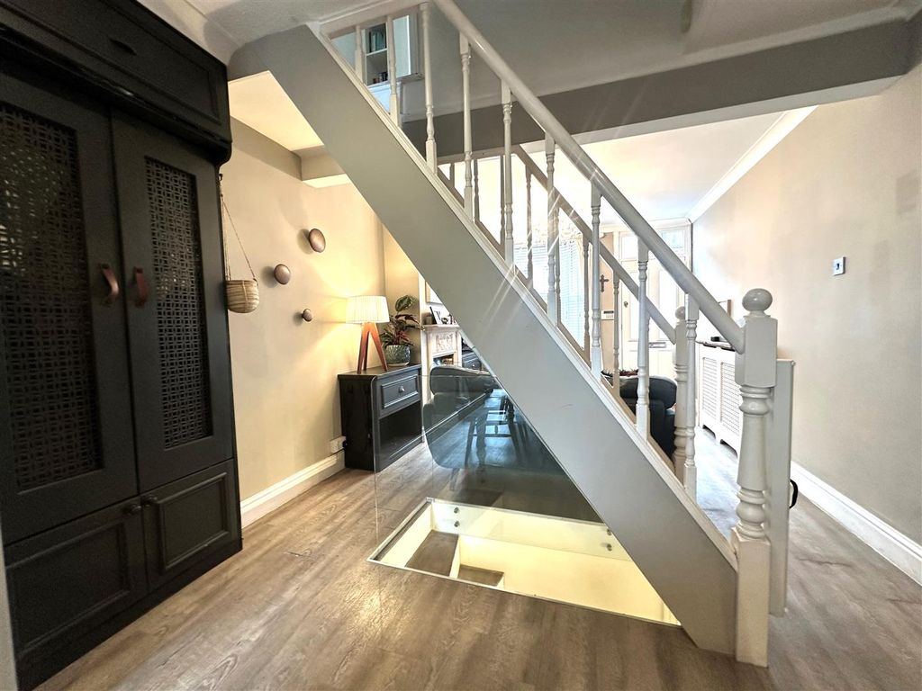 Property photo 3 of 15 Coopers Estate Agents