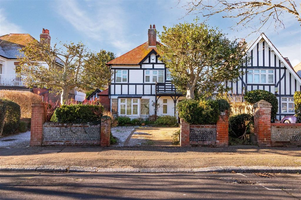 Property photo 1 of 22 Windsor Road.Jpg