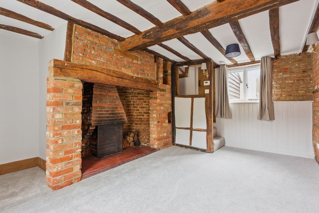 Property photo 2 of 19 Lounge