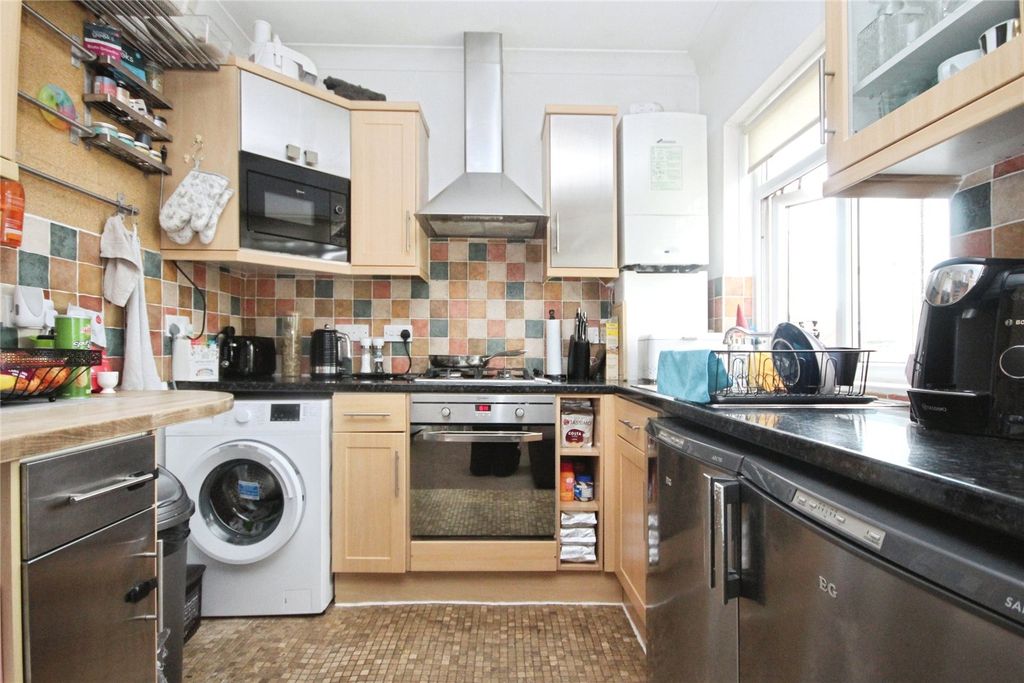 Property photo 3 of 9 Kitchen