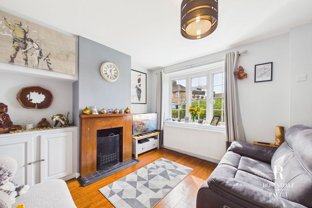 Property photo 2 of 25