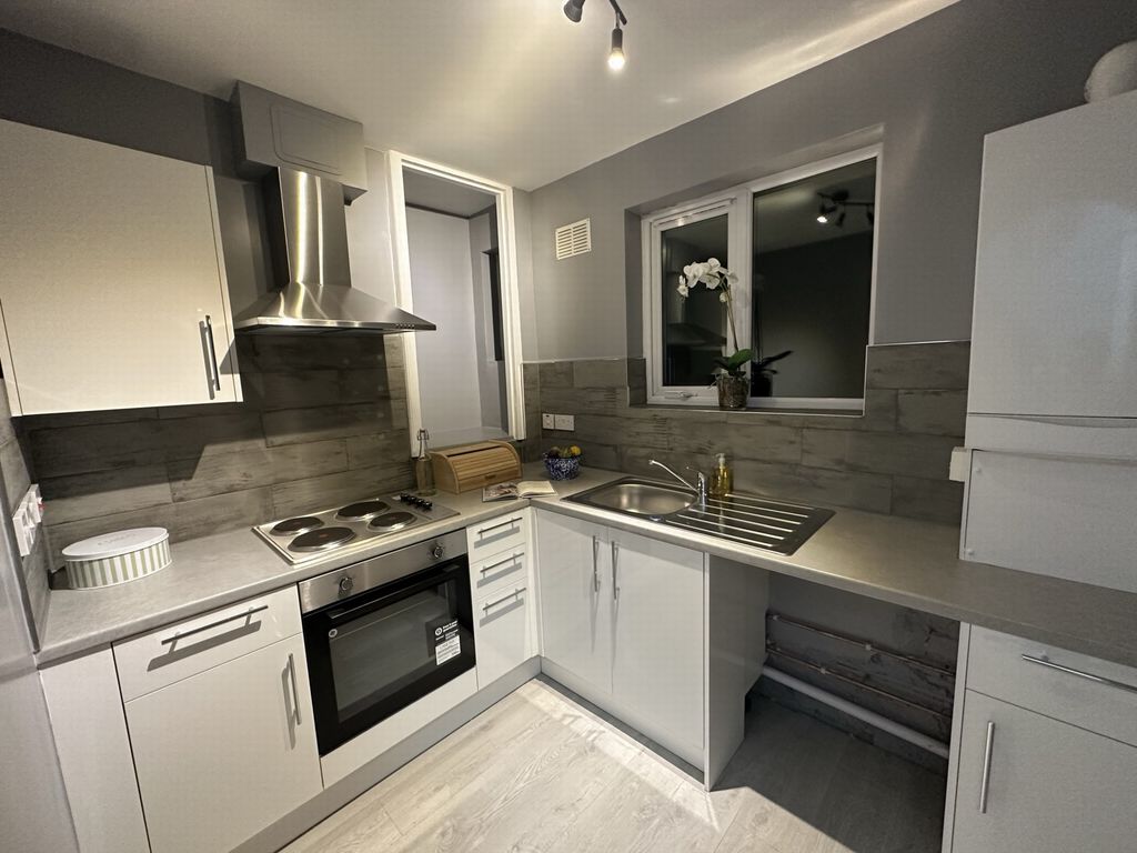 Property photo 1 of 10 Photo 12