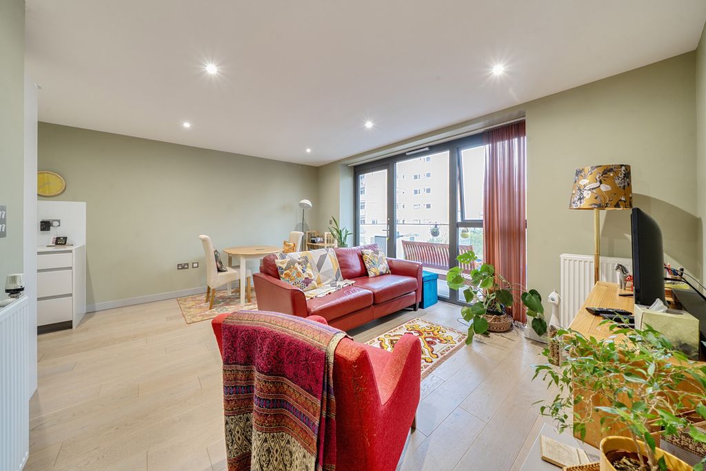 Property photo 1 of 21 1365843-13-68F111...