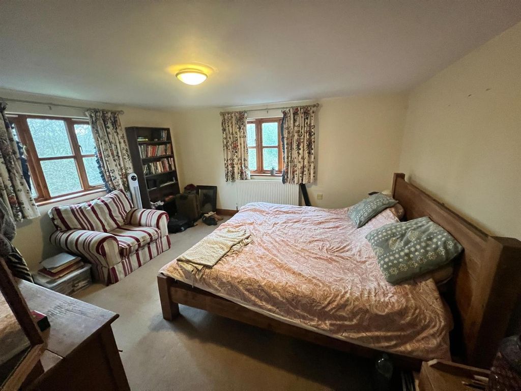 Property photo 3 of 11 Bedroom.Jpg