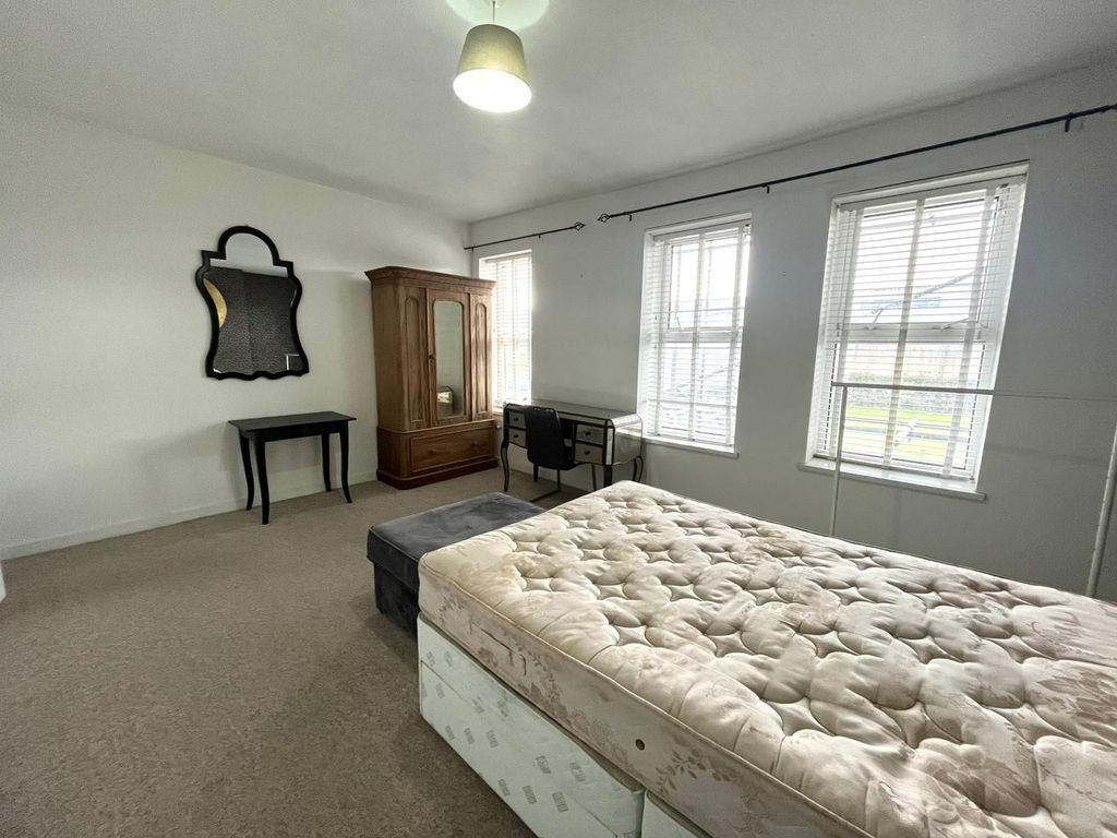 Property photo 2 of 7 View