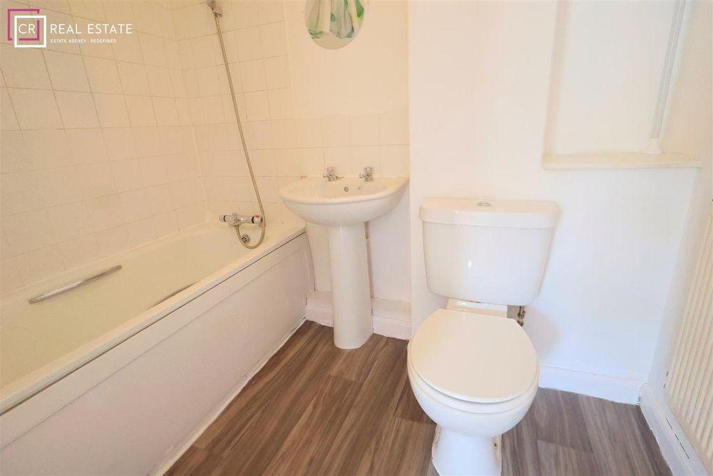 Property photo 3 of 7 Bathroom