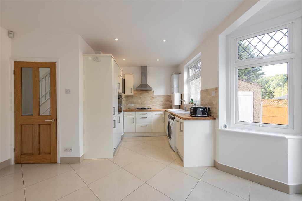 Property photo 3 of 15 Pymmes 3.Jpg