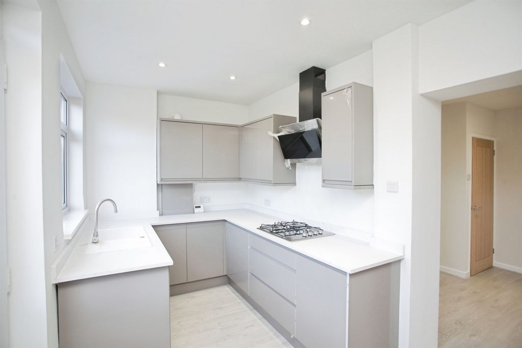 Property photo 2 of 25