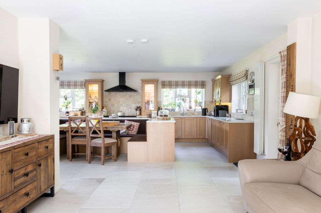 Property photo 3 of 25