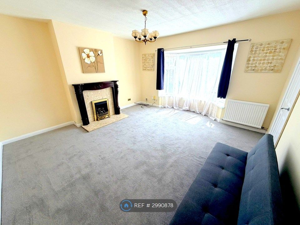 Property photo 1 of 11 Living Room