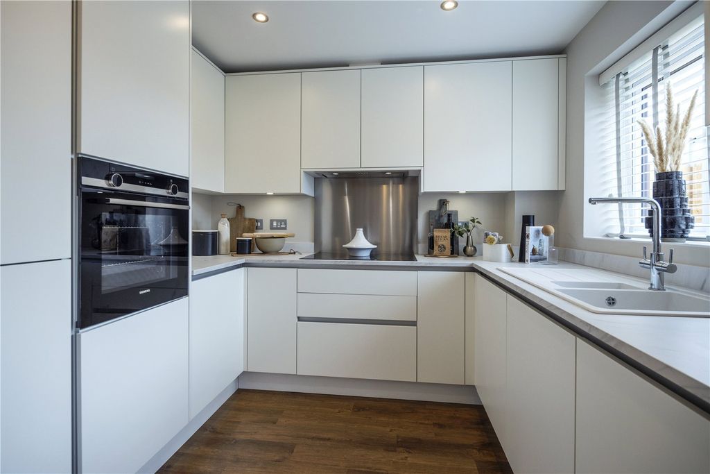 Property photo 3 of 8 Show Home