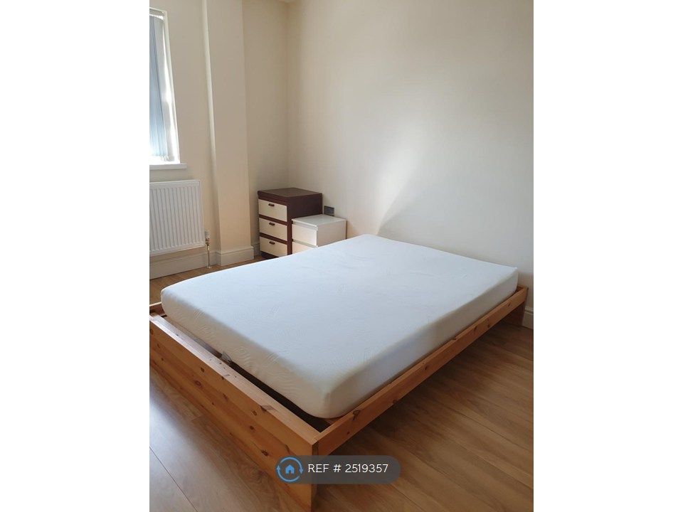 Property photo 3 of 13 Double Bedroom