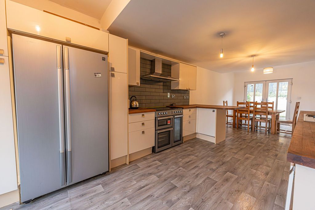 Property photo 3 of 32