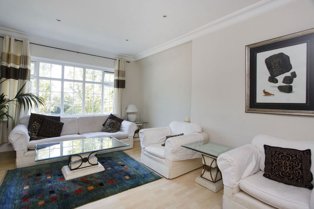 Property photo 2 of 7