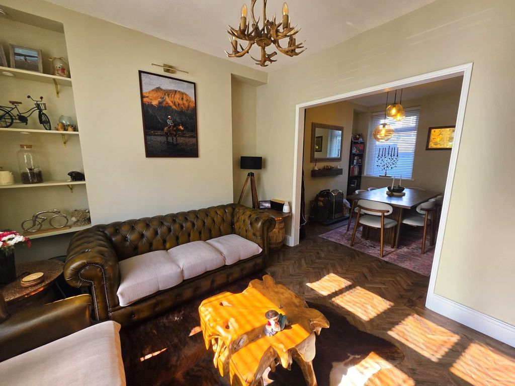 Property photo 2 of 41 Lounge