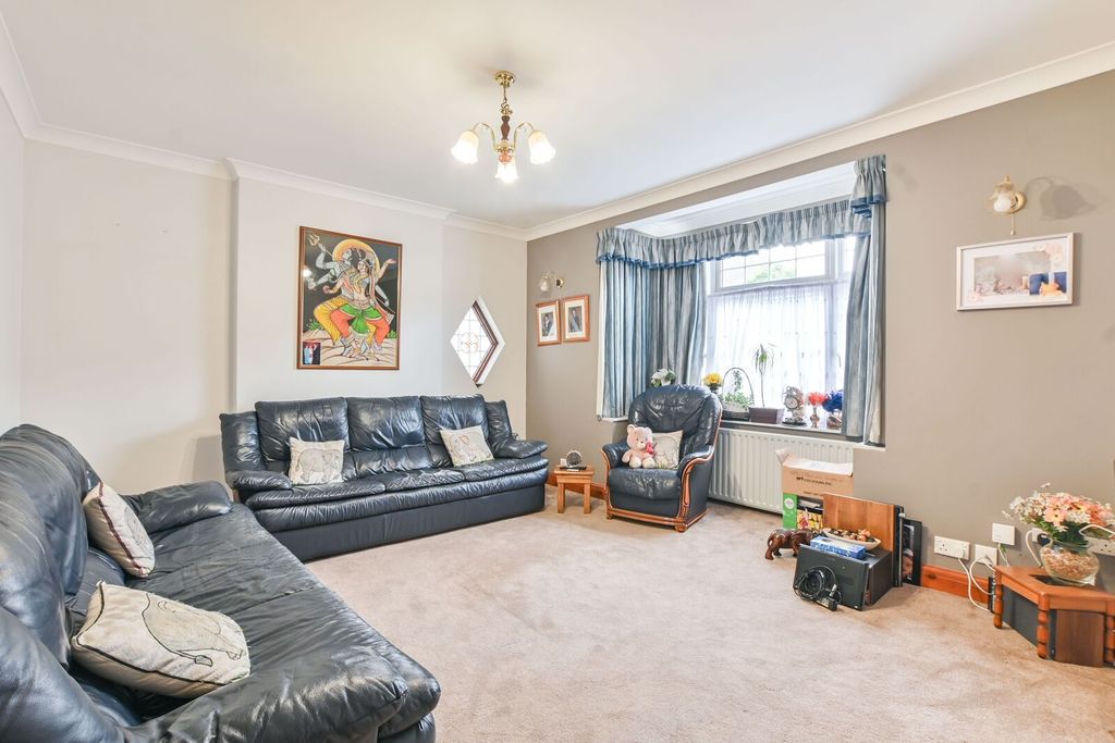 Property photo 2 of 11