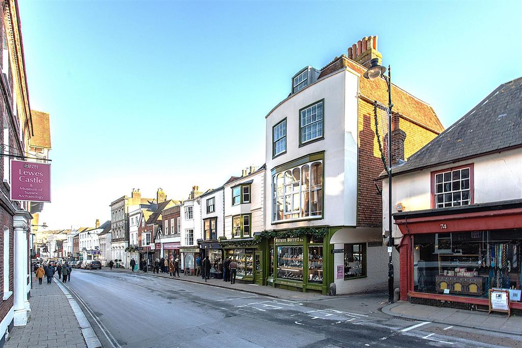 Property photo 3 of 26 3, 1A St Martins Lane5.Jpg