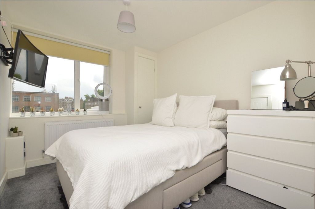 Property photo 3 of 9 Bedroom