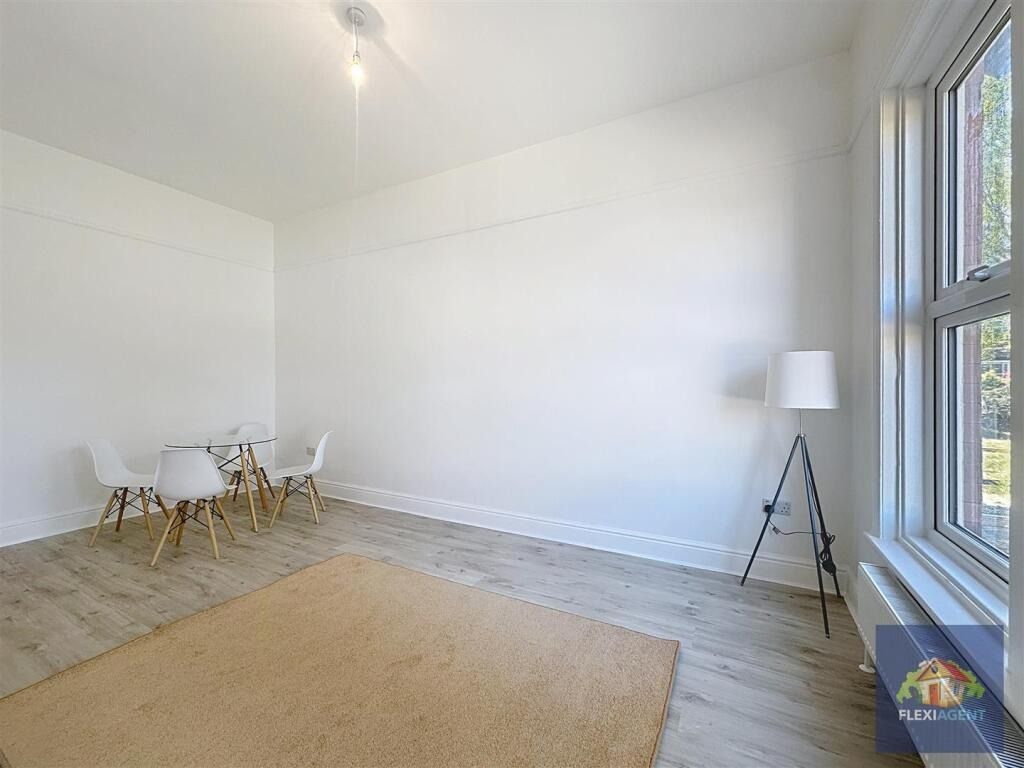 Property photo 3 of 30 4260504