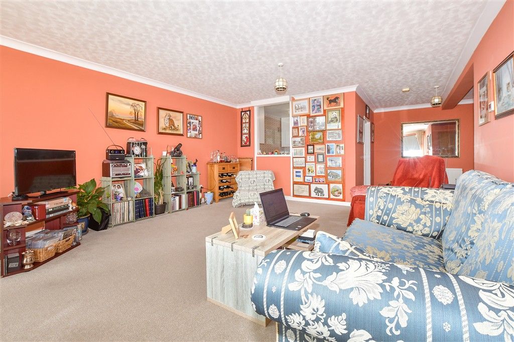 Property photo 1 of 8 Living Room/Diner