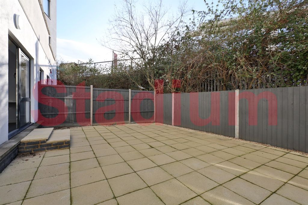 Property photo 1 of 8 (Main)