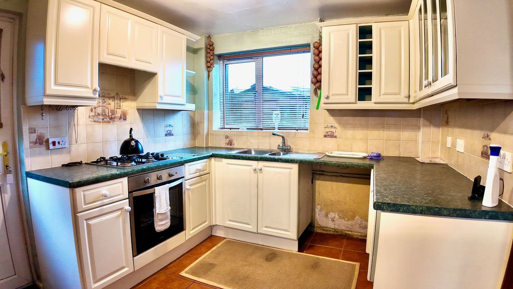 Property photo 2 of 27
