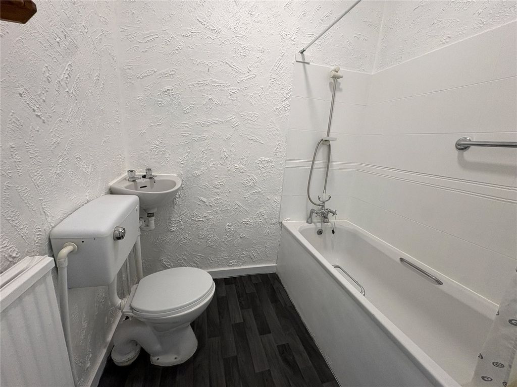 Property photo 3 of 6 Bathroom