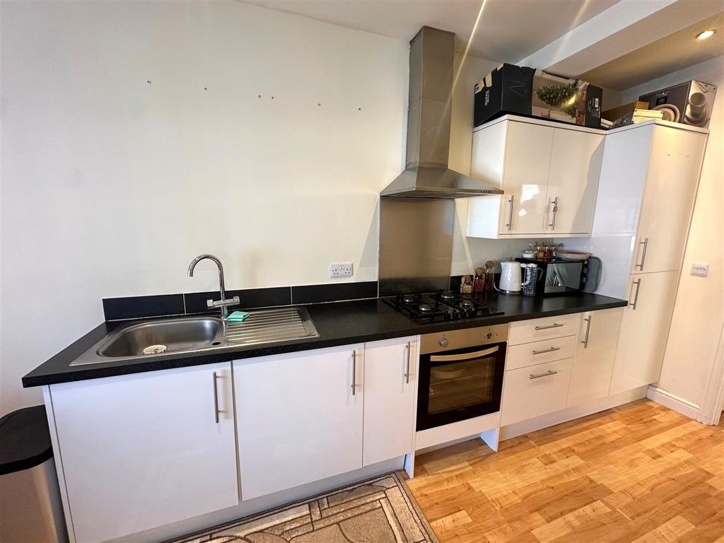 Property photo 3 of 5 Coopers Estate Agents