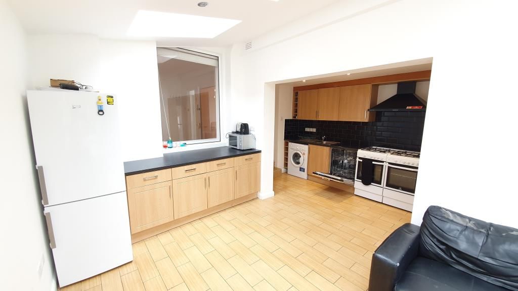Property photo 1 of 11 Kitchen
