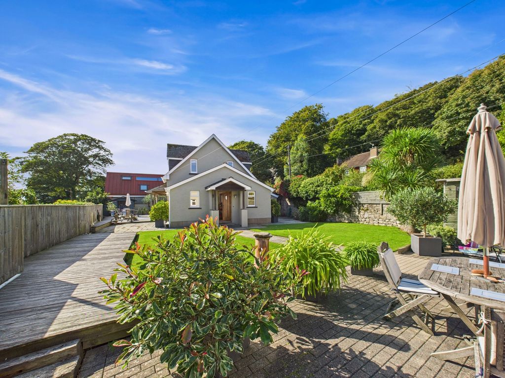 Property photo 2 of 32