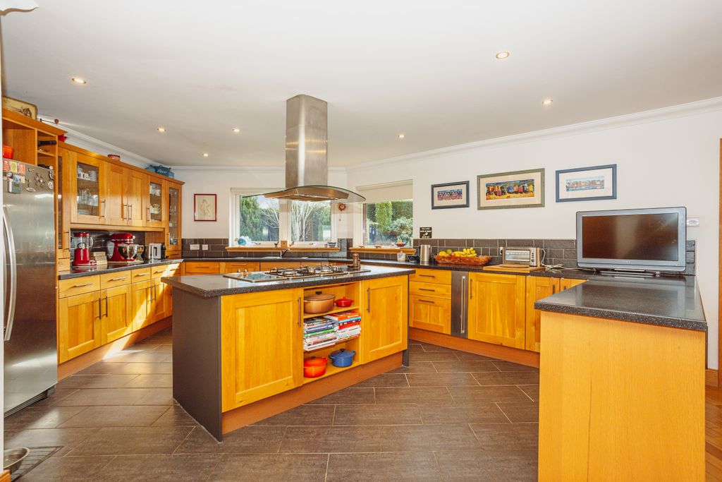 Property photo 2 of 32 Open Plan Kitchen Area
