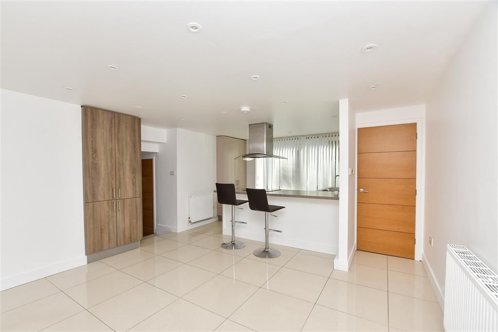 Property photo 3 of 10 Lounge/ Kitchen